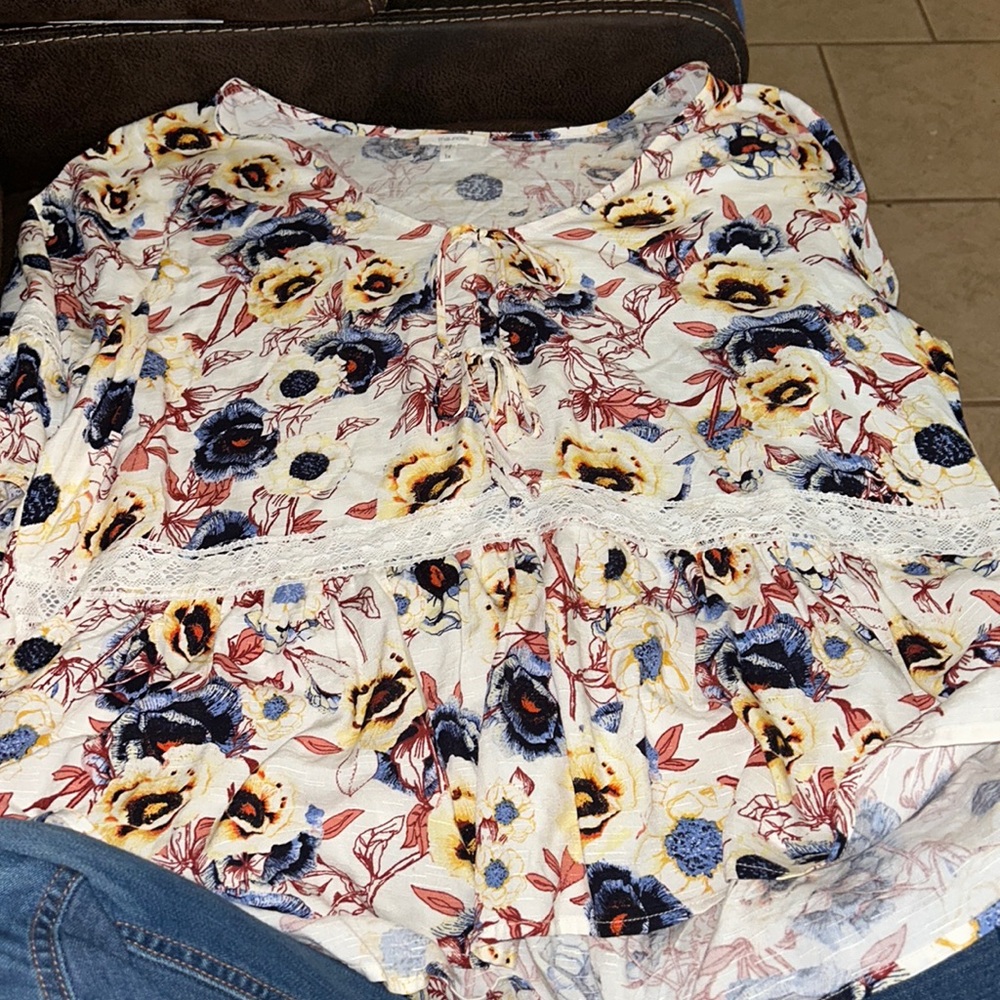 Maurice’s floral top size 1x NWOT
